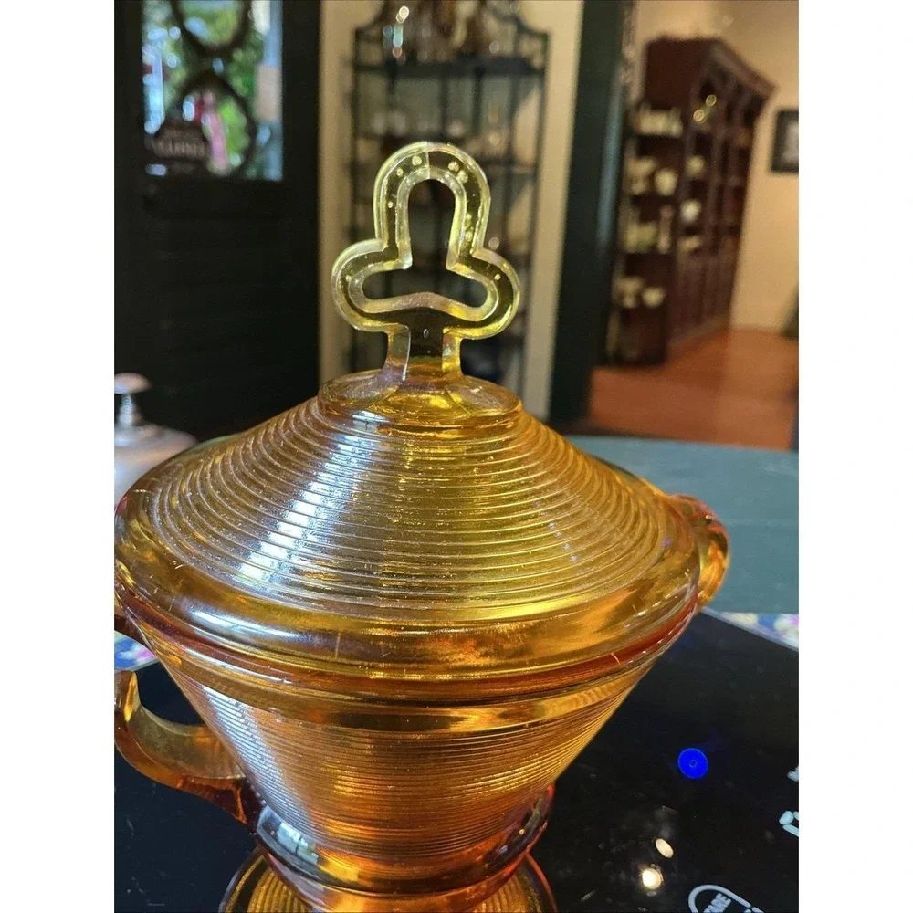 Vintage Indiana Glass Amber Old English Ribbed Candy Dish With Lid‎ (read)